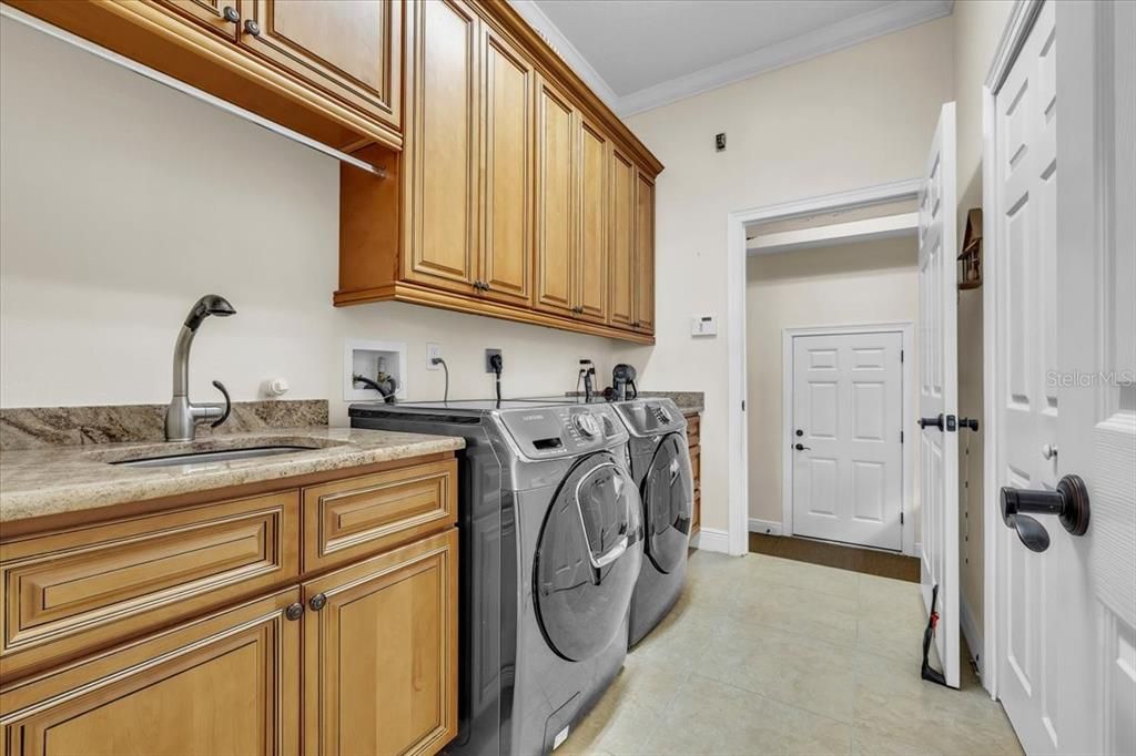 For Sale: $829,900 (4 beds, 2 baths, 2552 Square Feet)