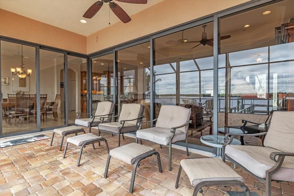 For Sale: $829,900 (4 beds, 2 baths, 2552 Square Feet)
