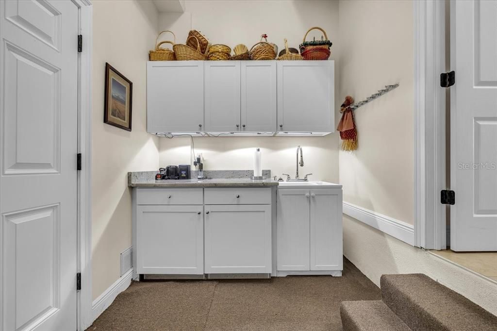 For Sale: $829,900 (4 beds, 2 baths, 2552 Square Feet)