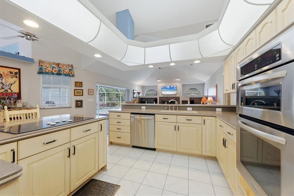 For Sale: $950,000 (3 beds, 3 baths, 3106 Square Feet)