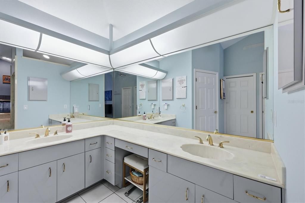 For Sale: $950,000 (3 beds, 3 baths, 3106 Square Feet)