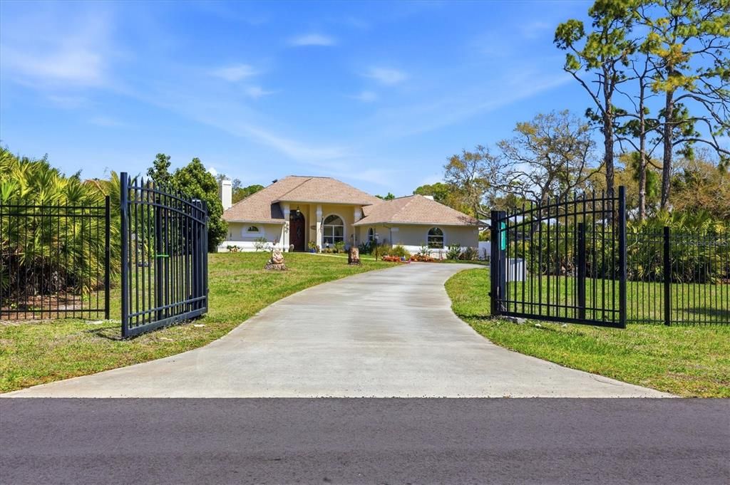 For Sale: $950,000 (3 beds, 3 baths, 3106 Square Feet)