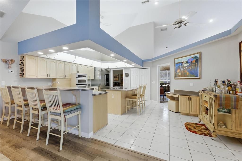 For Sale: $950,000 (3 beds, 3 baths, 3106 Square Feet)