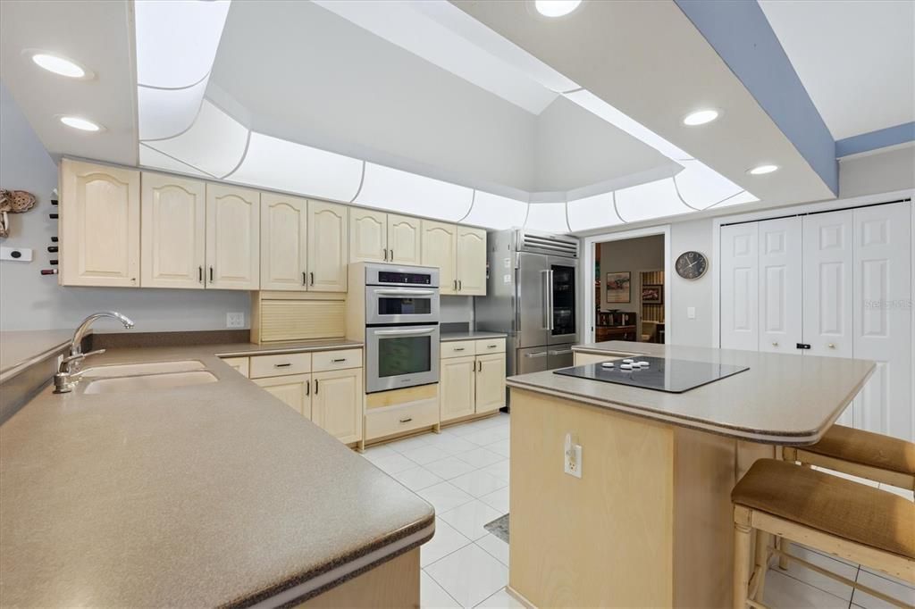 For Sale: $950,000 (3 beds, 3 baths, 3106 Square Feet)