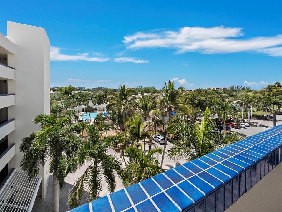 For Sale: $599,000 (2 beds, 2 baths, 1270 Square Feet)