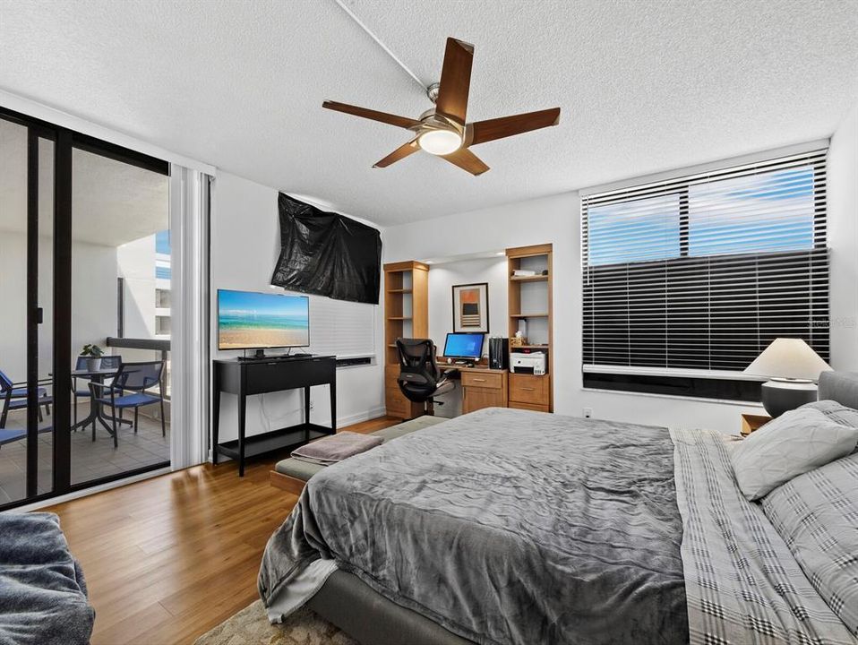 For Sale: $599,000 (2 beds, 2 baths, 1270 Square Feet)