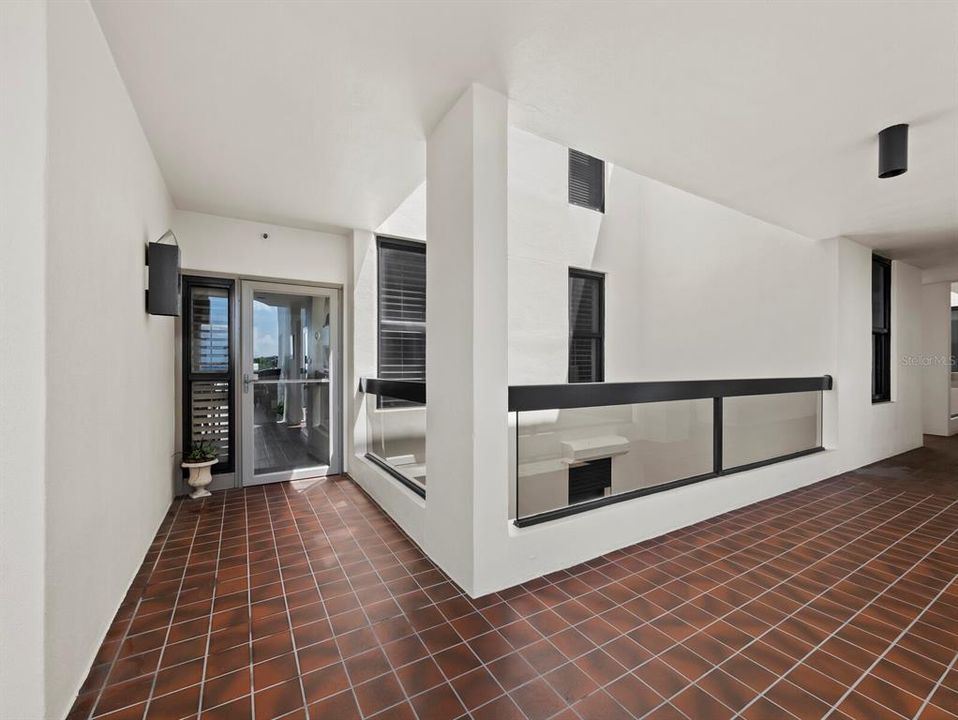 For Sale: $599,000 (2 beds, 2 baths, 1270 Square Feet)