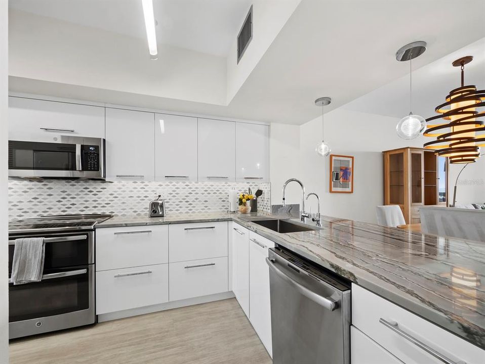 For Sale: $599,000 (2 beds, 2 baths, 1270 Square Feet)