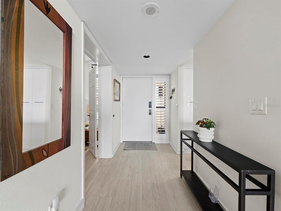 For Sale: $599,000 (2 beds, 2 baths, 1270 Square Feet)