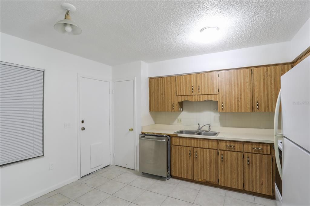 For Sale: $275,000 (0 beds, 0 baths, 1664 Square Feet)