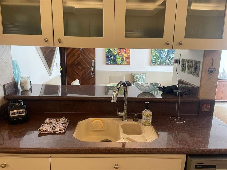 В аренду: $2,500 (2 спален, 1 ванн, 922 Квадратных фут)