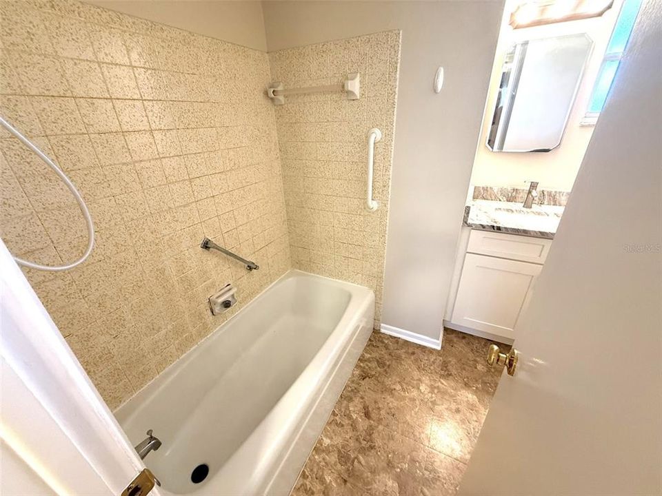 На продажу: $110,000 (1 спален, 1 ванн, 678 Квадратных фут)