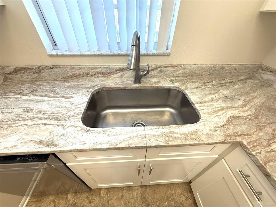 На продажу: $110,000 (1 спален, 1 ванн, 678 Квадратных фут)