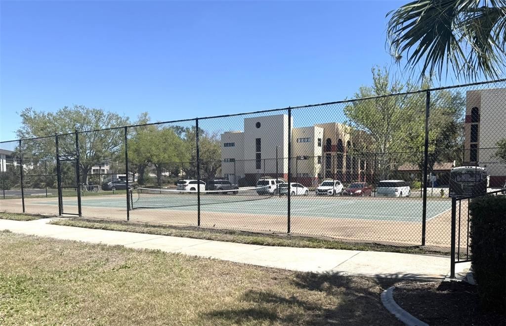 На продажу: $110,000 (1 спален, 1 ванн, 678 Квадратных фут)