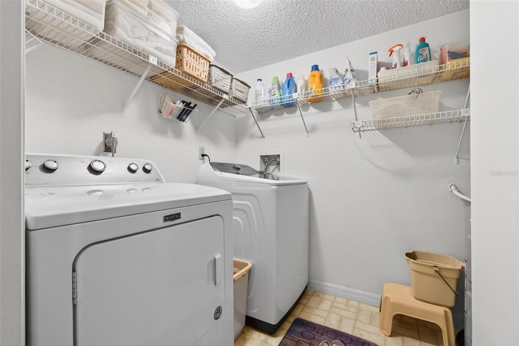 En Venta: $599,900 (4 camas, 4 baños, 3150 Pies cuadrados)