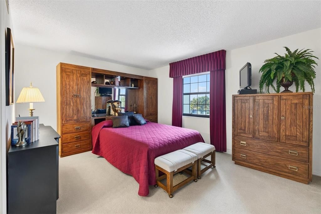 En Venta: $599,900 (4 camas, 4 baños, 3150 Pies cuadrados)