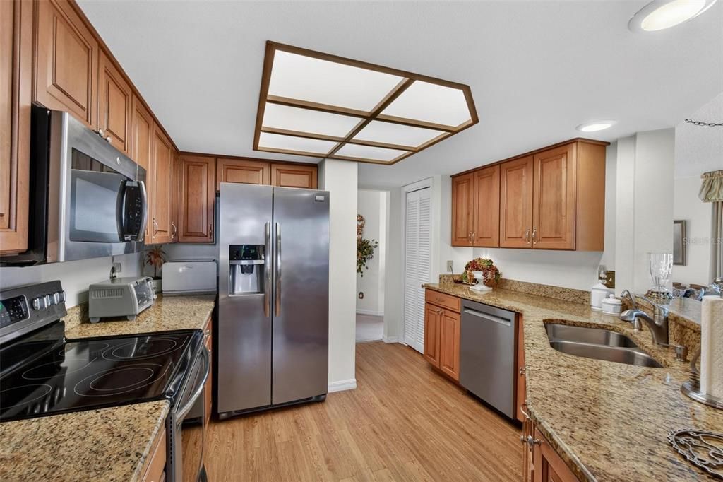 En Venta: $599,900 (4 camas, 4 baños, 3150 Pies cuadrados)