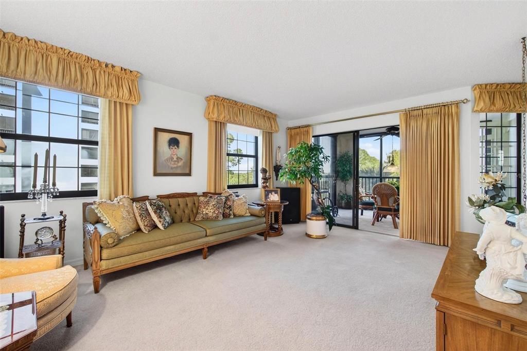 En Venta: $599,900 (4 camas, 4 baños, 3150 Pies cuadrados)