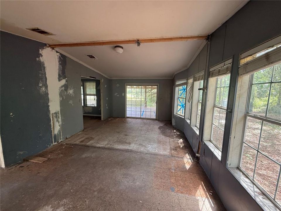 На продажу: $69,900 (2 спален, 2 ванн, 1216 Квадратных фут)