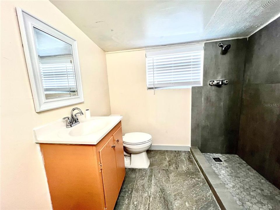 For Sale: $125,000 (2 beds, 2 baths, 1159 Square Feet)