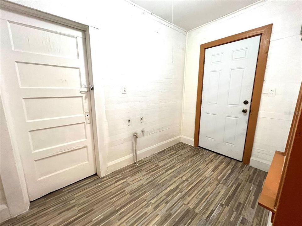 For Sale: $125,000 (2 beds, 2 baths, 1159 Square Feet)