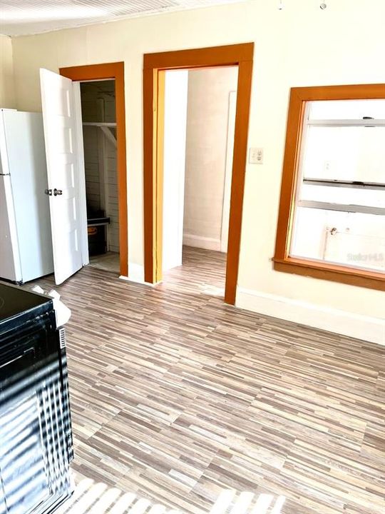 For Sale: $125,000 (2 beds, 2 baths, 1159 Square Feet)