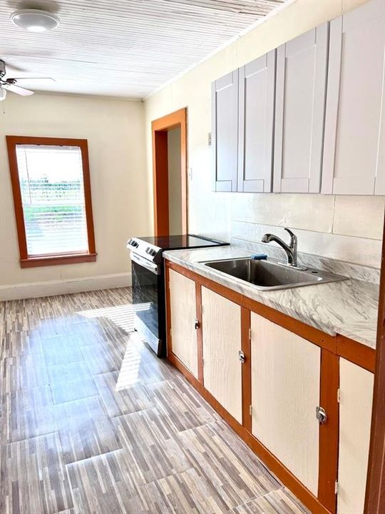 For Sale: $125,000 (2 beds, 2 baths, 1159 Square Feet)
