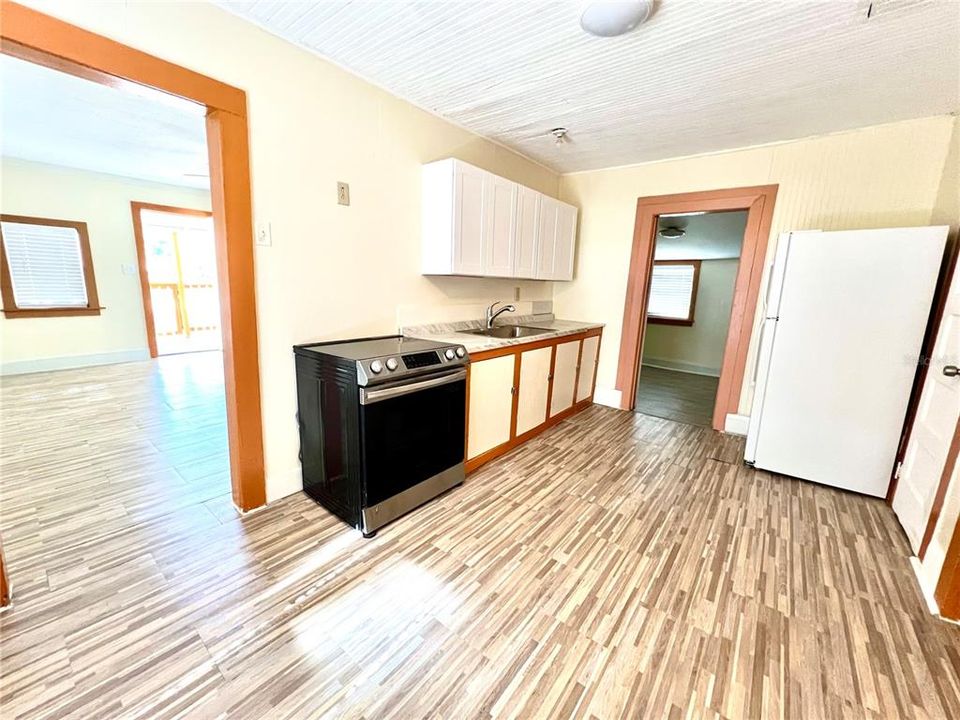 For Sale: $125,000 (2 beds, 2 baths, 1159 Square Feet)