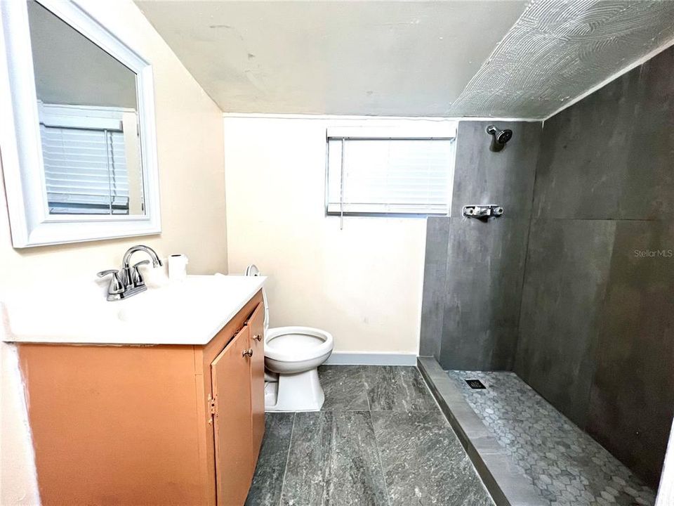 For Sale: $125,000 (2 beds, 2 baths, 1159 Square Feet)