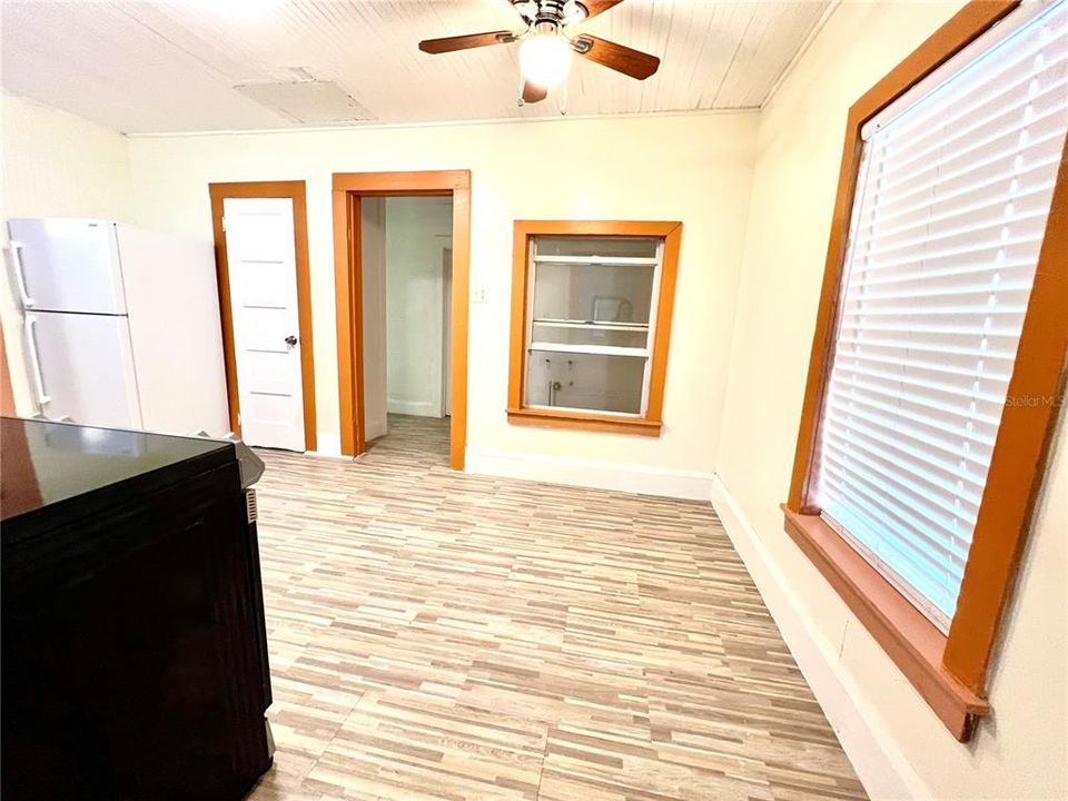 For Sale: $125,000 (2 beds, 2 baths, 1159 Square Feet)