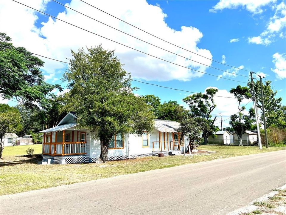 For Sale: $125,000 (2 beds, 2 baths, 1159 Square Feet)