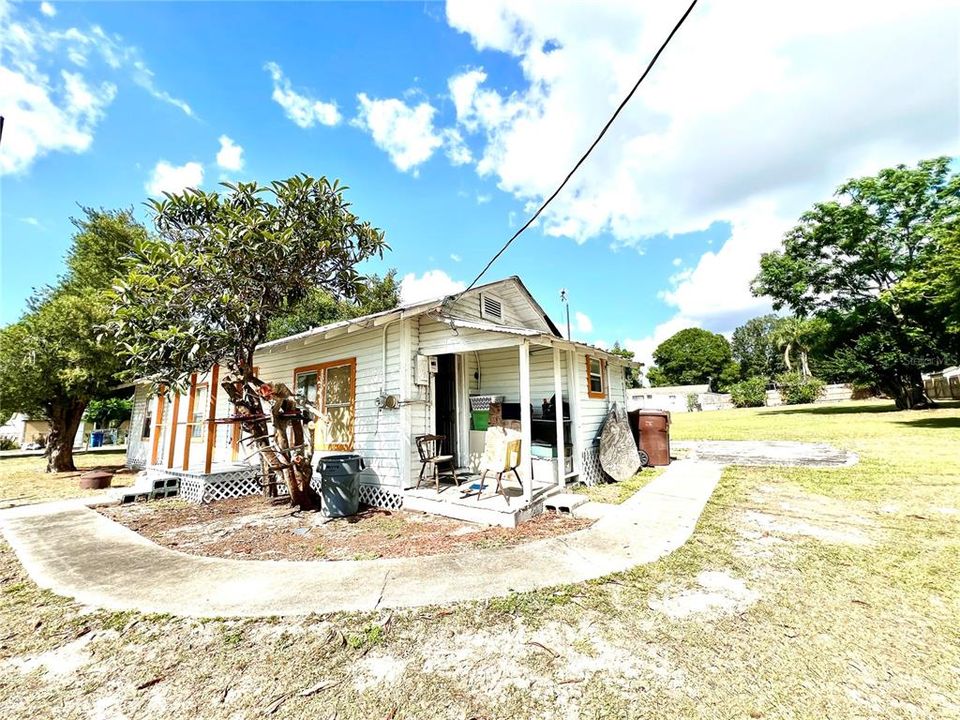 For Sale: $125,000 (2 beds, 2 baths, 1159 Square Feet)