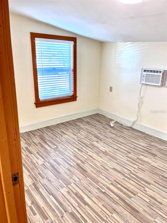 For Sale: $125,000 (2 beds, 2 baths, 1159 Square Feet)