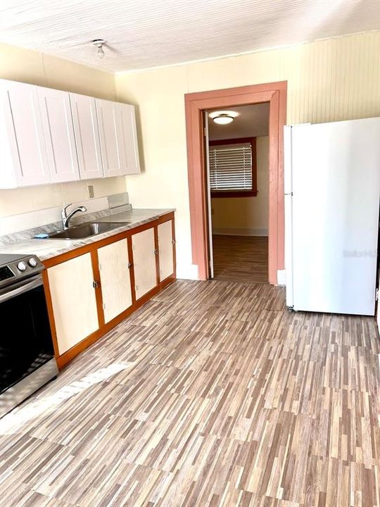 For Sale: $125,000 (2 beds, 2 baths, 1159 Square Feet)