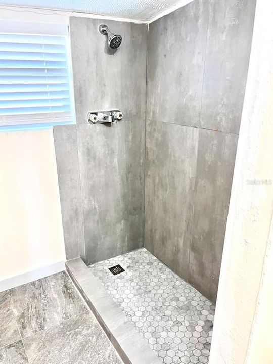 For Sale: $125,000 (2 beds, 2 baths, 1159 Square Feet)