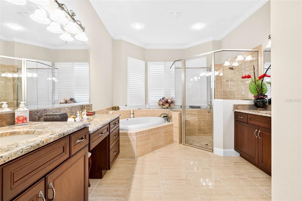 Под контрактом: $599,999 (3 спален, 3 ванн, 2542 Квадратных фут)