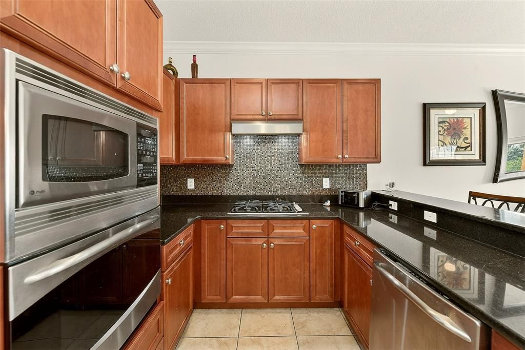 На продажу: $375,000 (3 спален, 3 ванн, 1972 Квадратных фут)