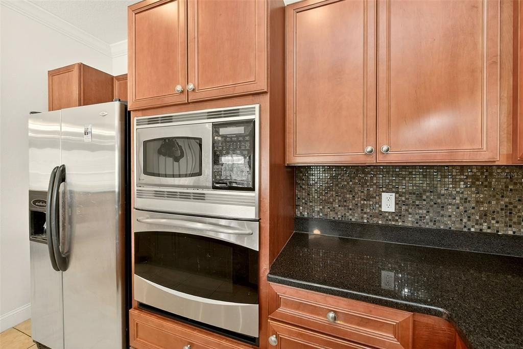 На продажу: $375,000 (3 спален, 3 ванн, 1972 Квадратных фут)