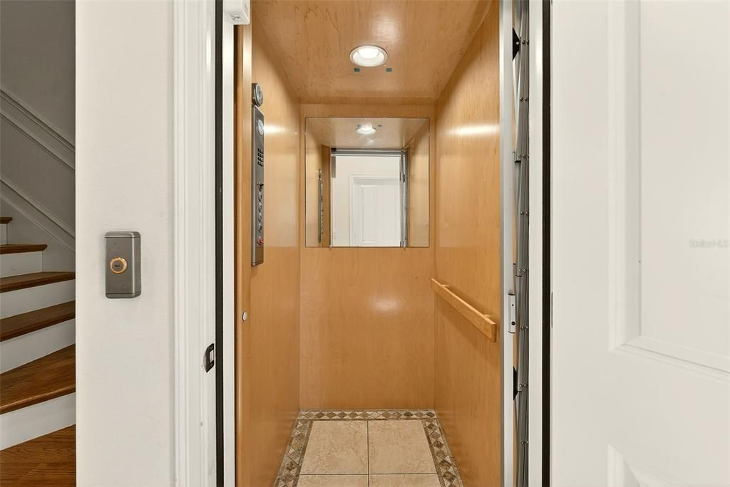 На продажу: $375,000 (3 спален, 3 ванн, 1972 Квадратных фут)