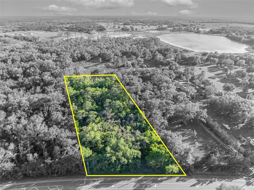 На продажу: $299,900 (2.38 acres)