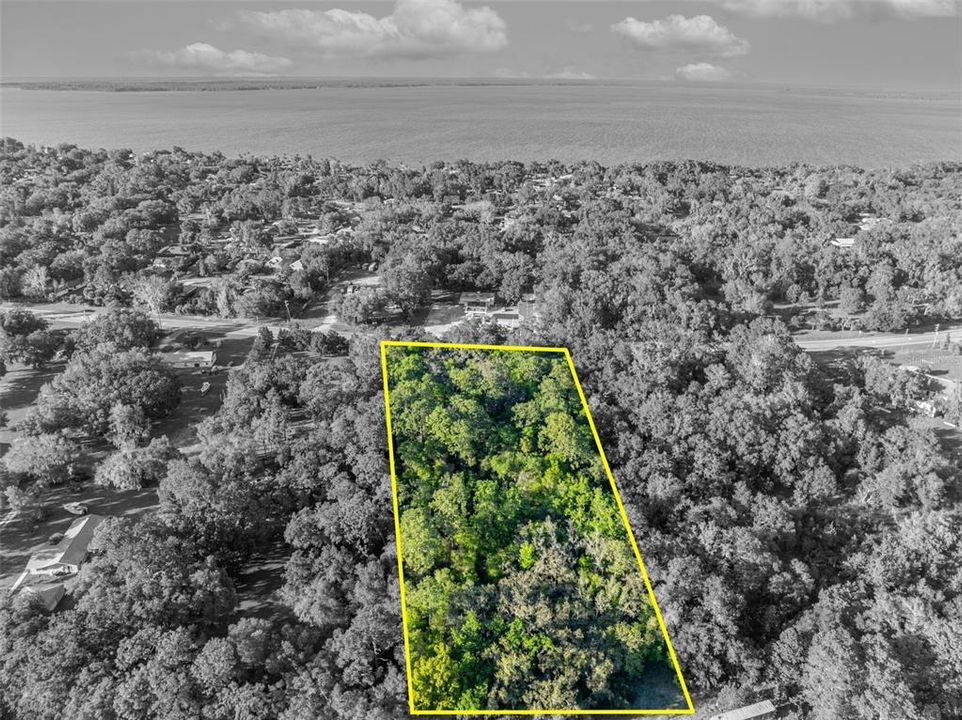 На продажу: $299,900 (2.38 acres)