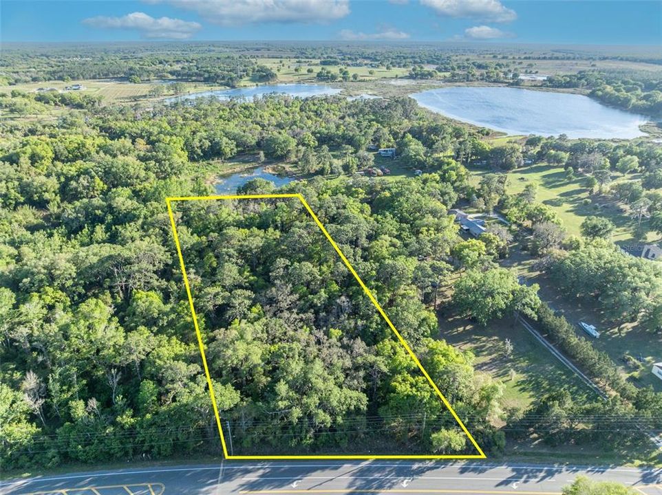 На продажу: $299,900 (2.38 acres)