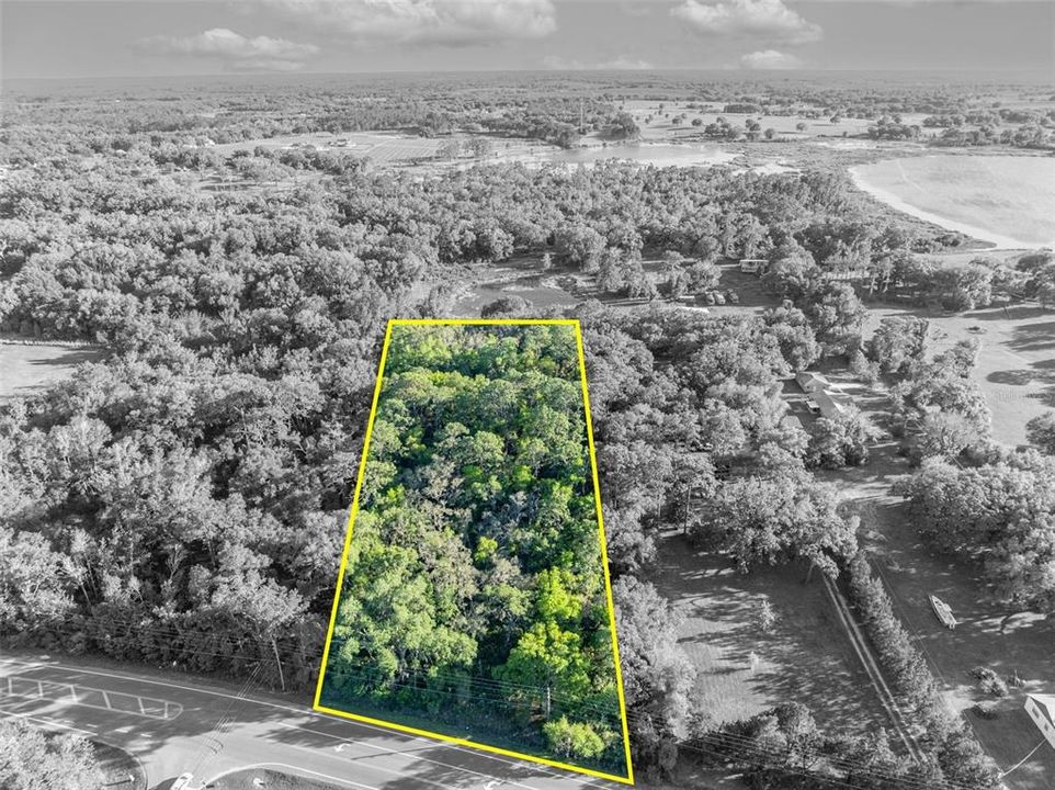 На продажу: $299,900 (2.38 acres)