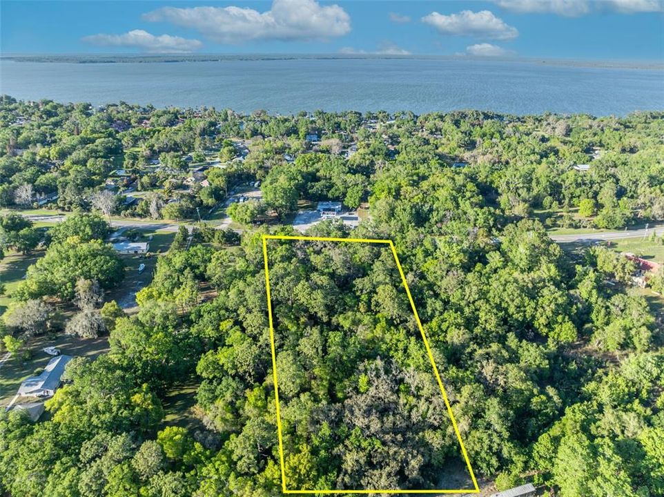 На продажу: $299,900 (2.38 acres)