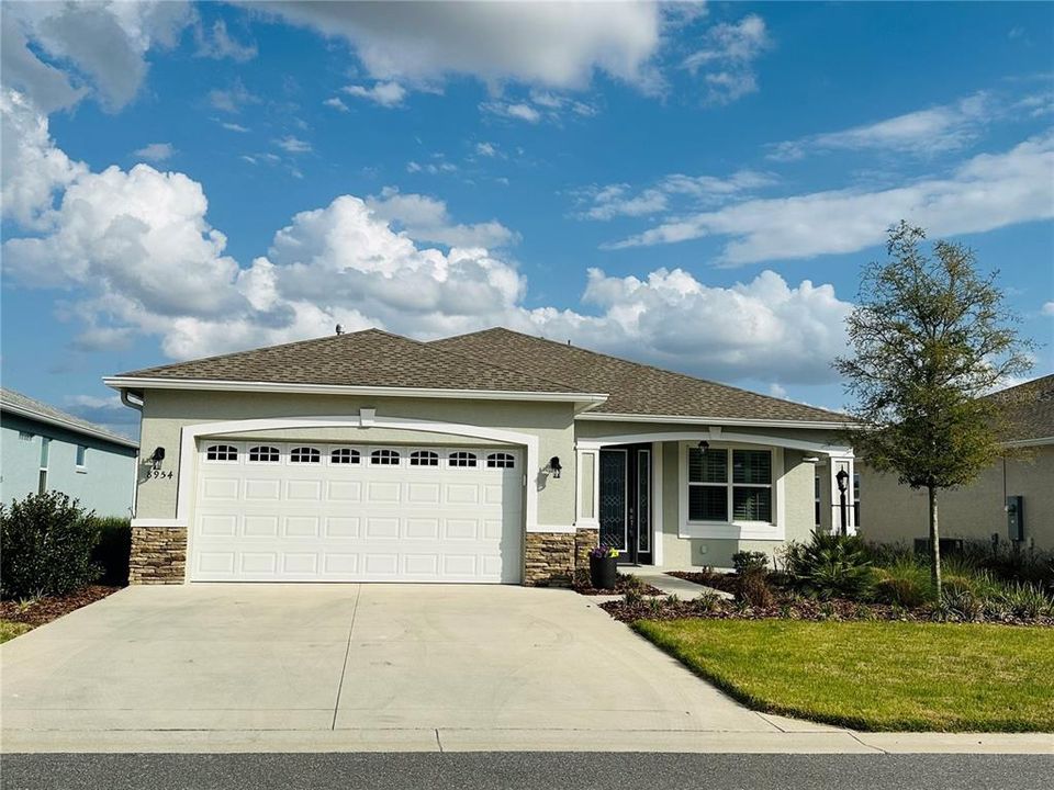 Recently Sold: $343,900 (3 beds, 2 baths, 1874 Square Feet)