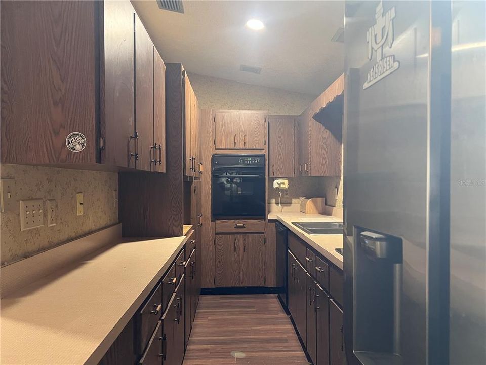Active With Contract: $1,500 (2 beds, 2 baths, 1300 Square Feet)