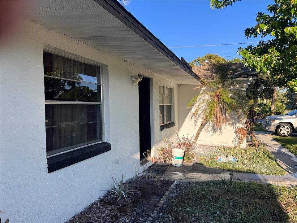Active With Contract: $1,500 (2 beds, 2 baths, 1300 Square Feet)
