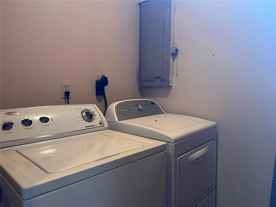 Active With Contract: $1,500 (2 beds, 2 baths, 1300 Square Feet)