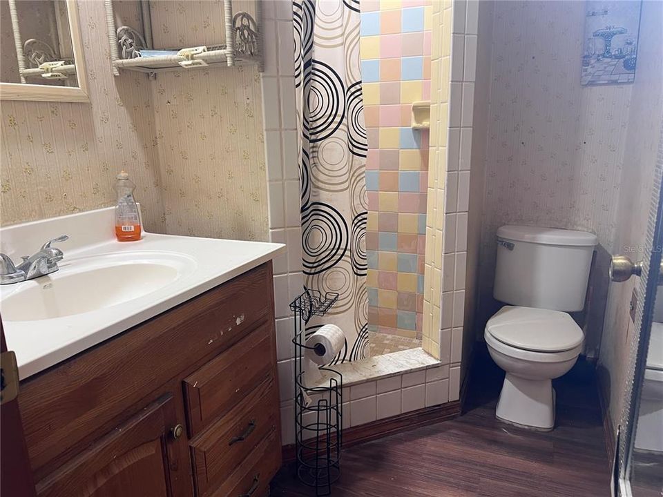 Active With Contract: $1,500 (2 beds, 2 baths, 1300 Square Feet)