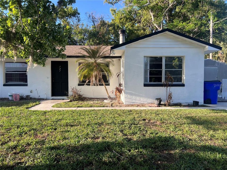 Active With Contract: $1,500 (2 beds, 2 baths, 1300 Square Feet)